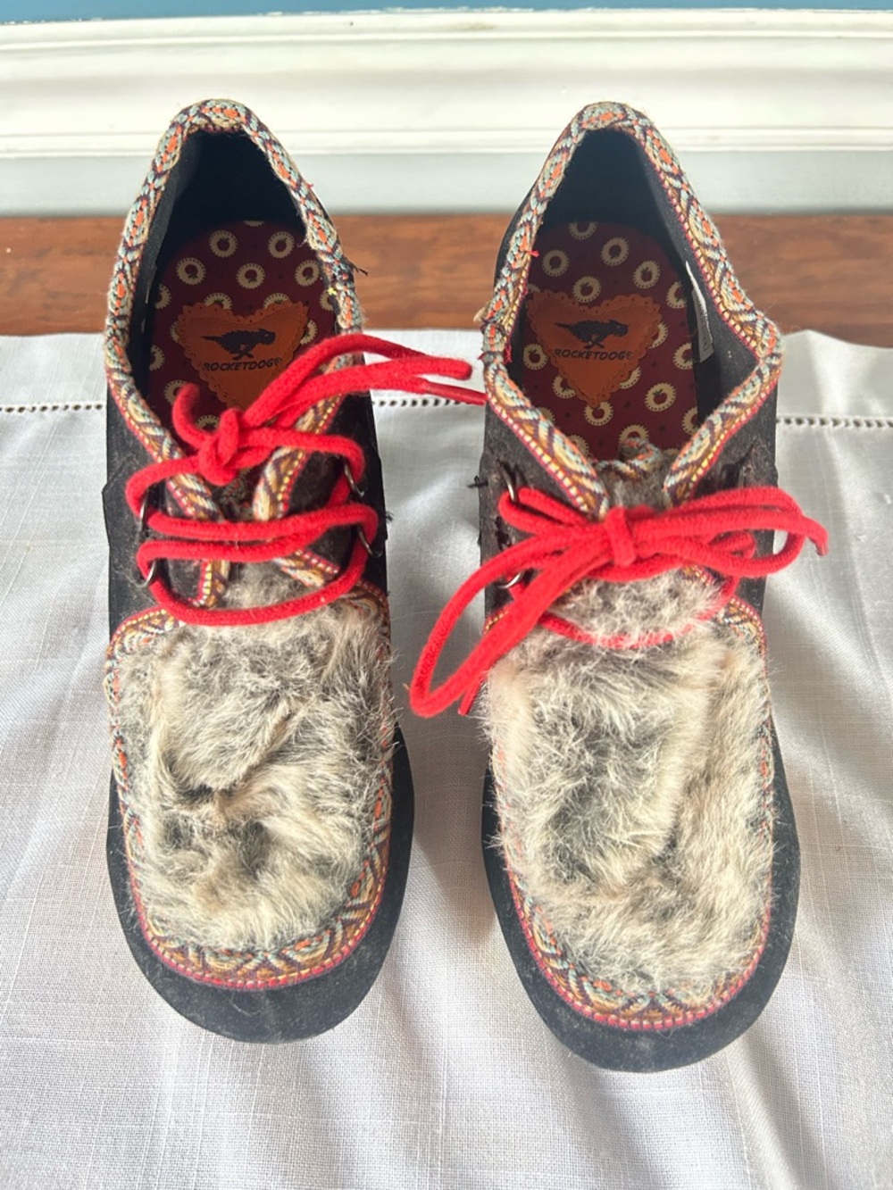 Rare Rocket Dog Black Suede Platform Heels with Red Laces and Faux Fur Trim 9 - Picture 5 of 7